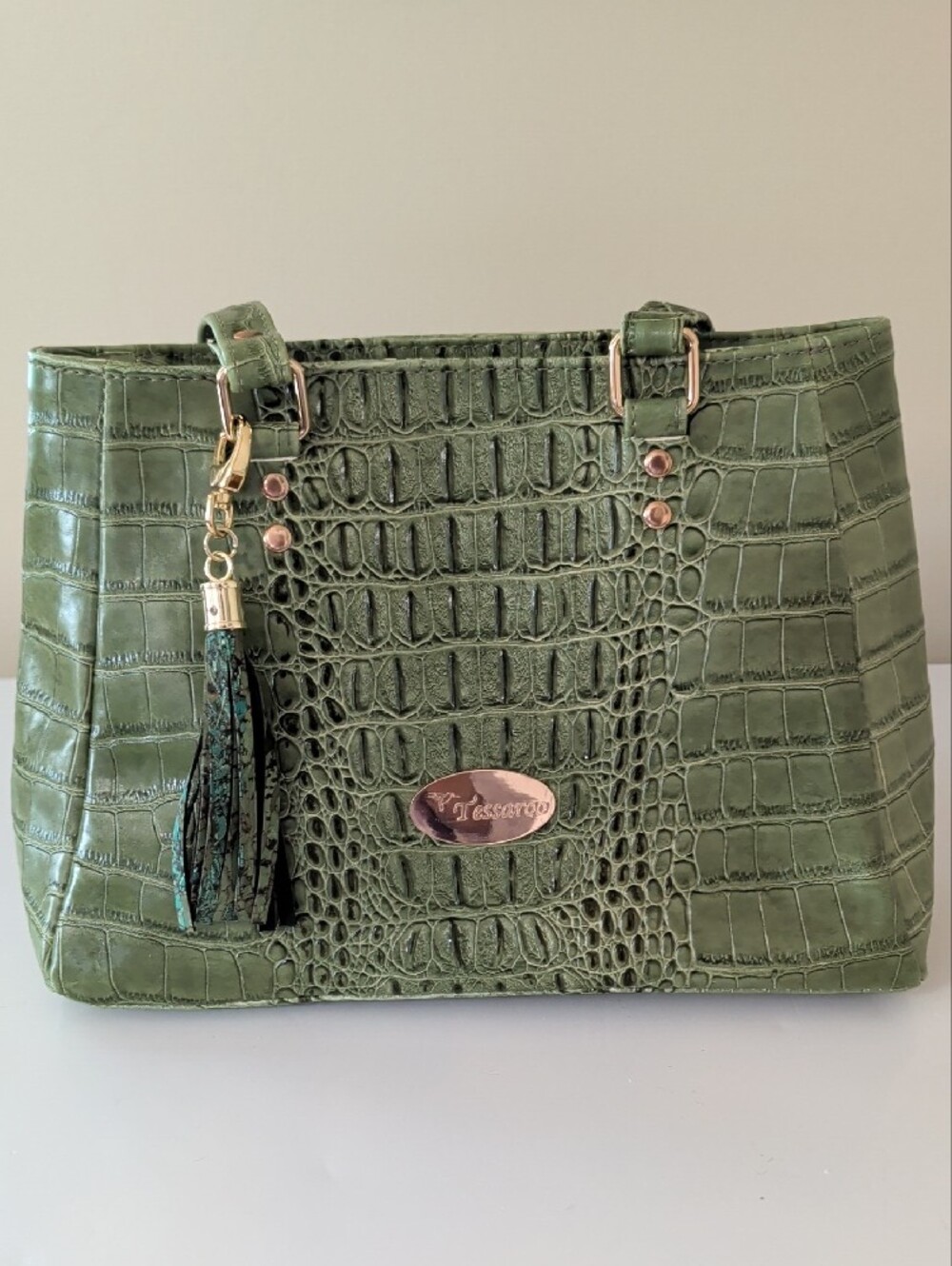 Tessaroo Vintage Green Croc Embossed Shoulder Bag with Tassel | Faux Leather - Picture 4 of 14